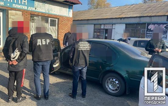У Кривому Розі на хабарі у тисячу доларів затримали військового комісара