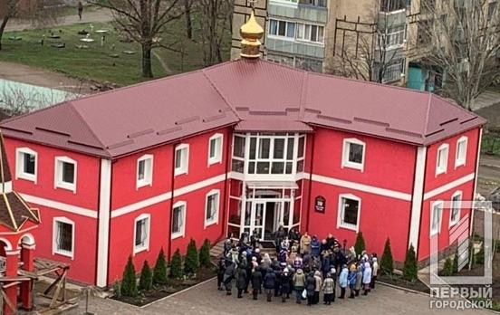 В церкви в Кривом Роге собралось на службу с полсотни прихожан, несмотря на карантин